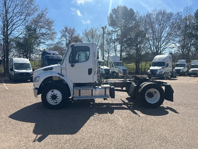 2020 Freightliner M2 106 - image 4