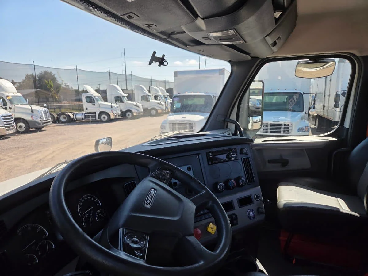 2020 Freightliner Cascadia in St. Rose, LA — photo 7