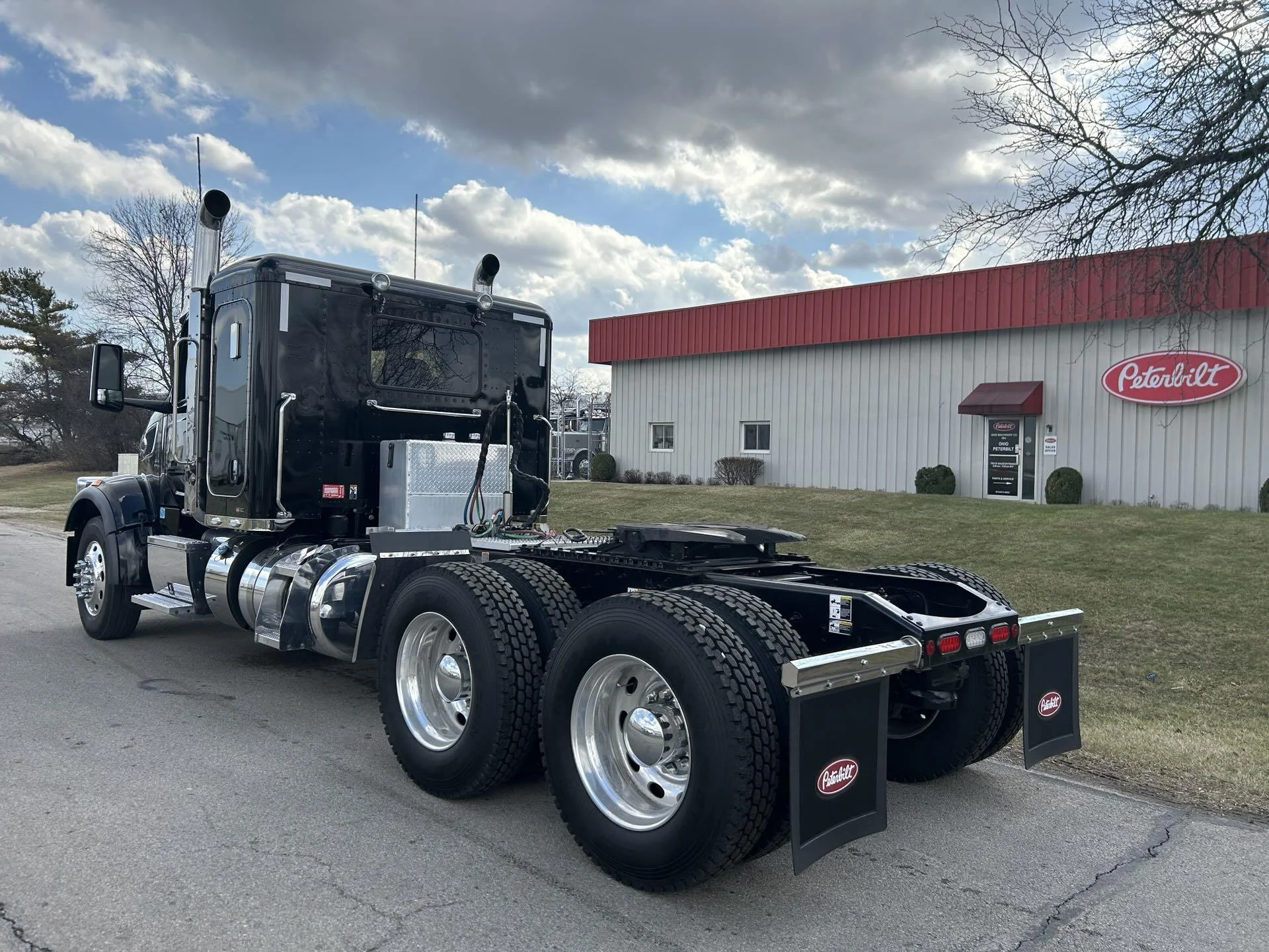 2025 Peterbilt 567 in Broadview Hts, OH — photo 3