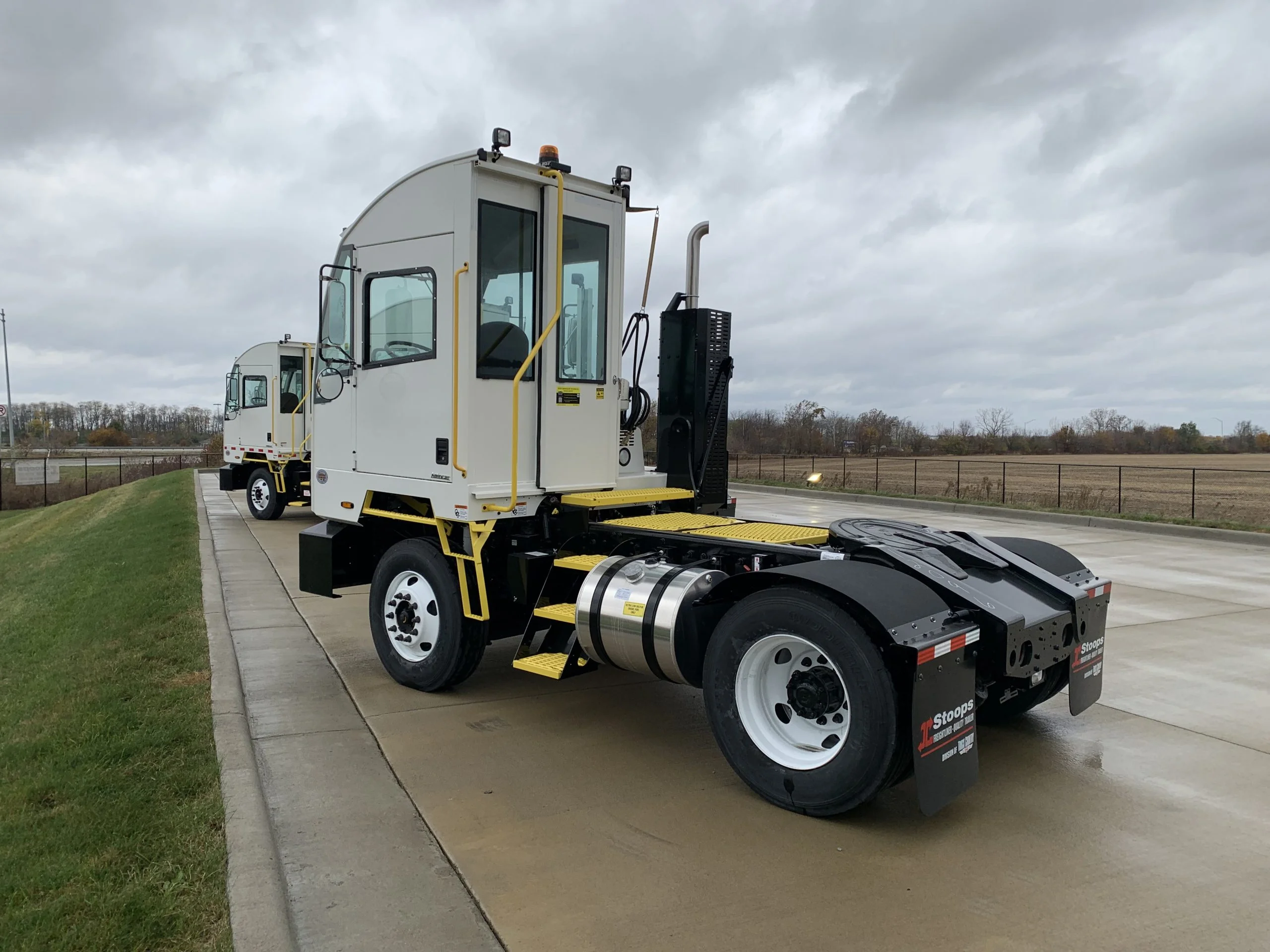 2027 Autocar in IN — photo 4