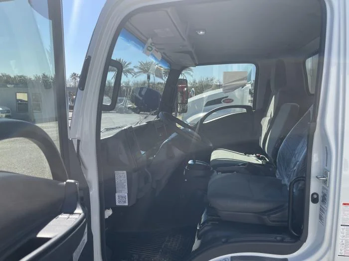 2025 Isuzu NPR - image 13