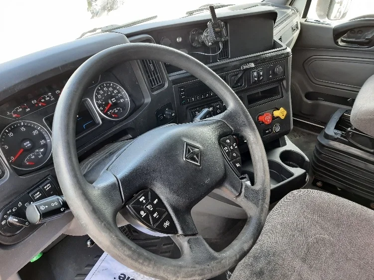 2023 International LT - image 10