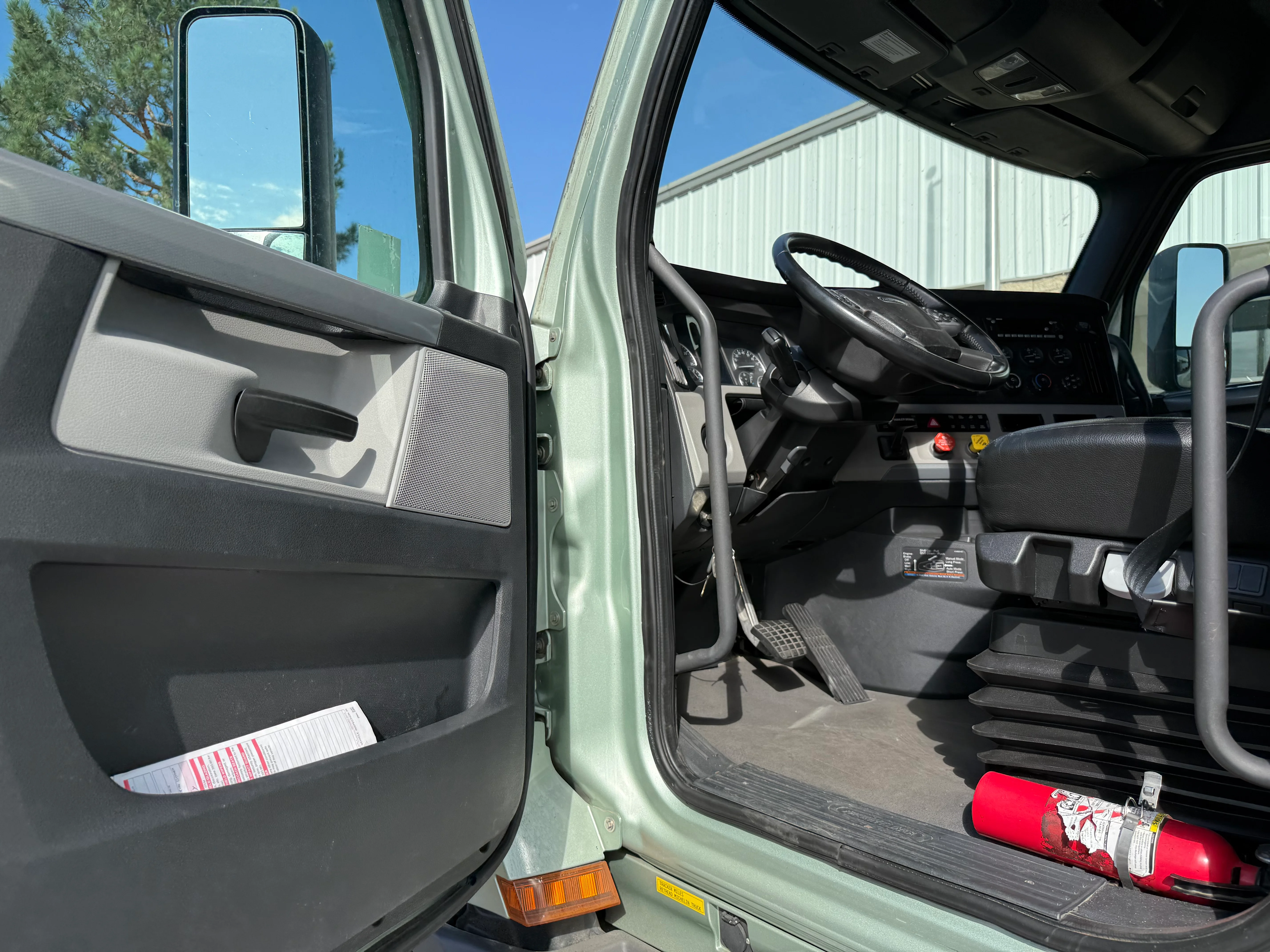 2022 Freightliner Cascadia in Tolleson, AZ — photo 18