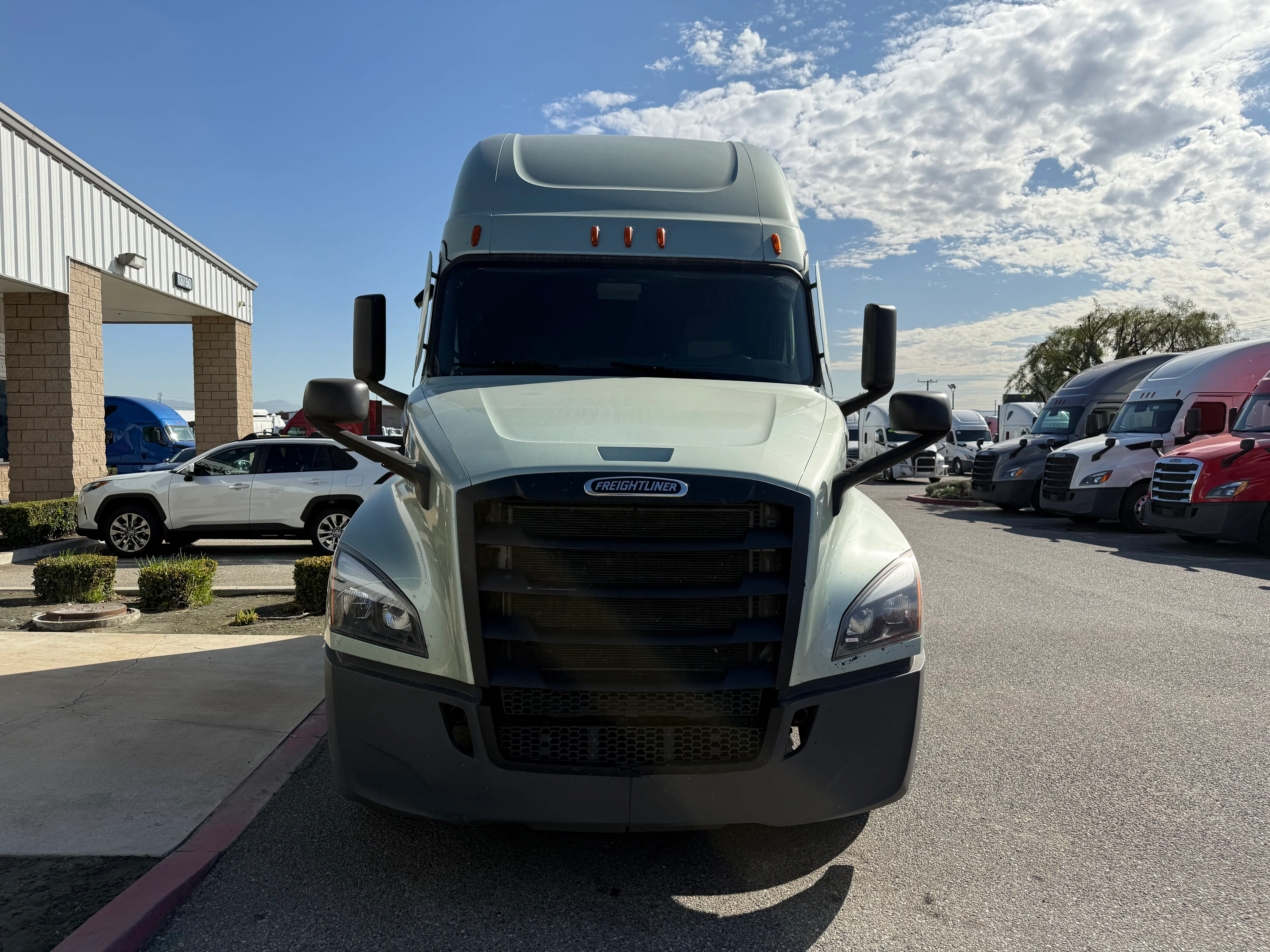 2022 Freightliner Cascadia in Tolleson, AZ — photo 2
