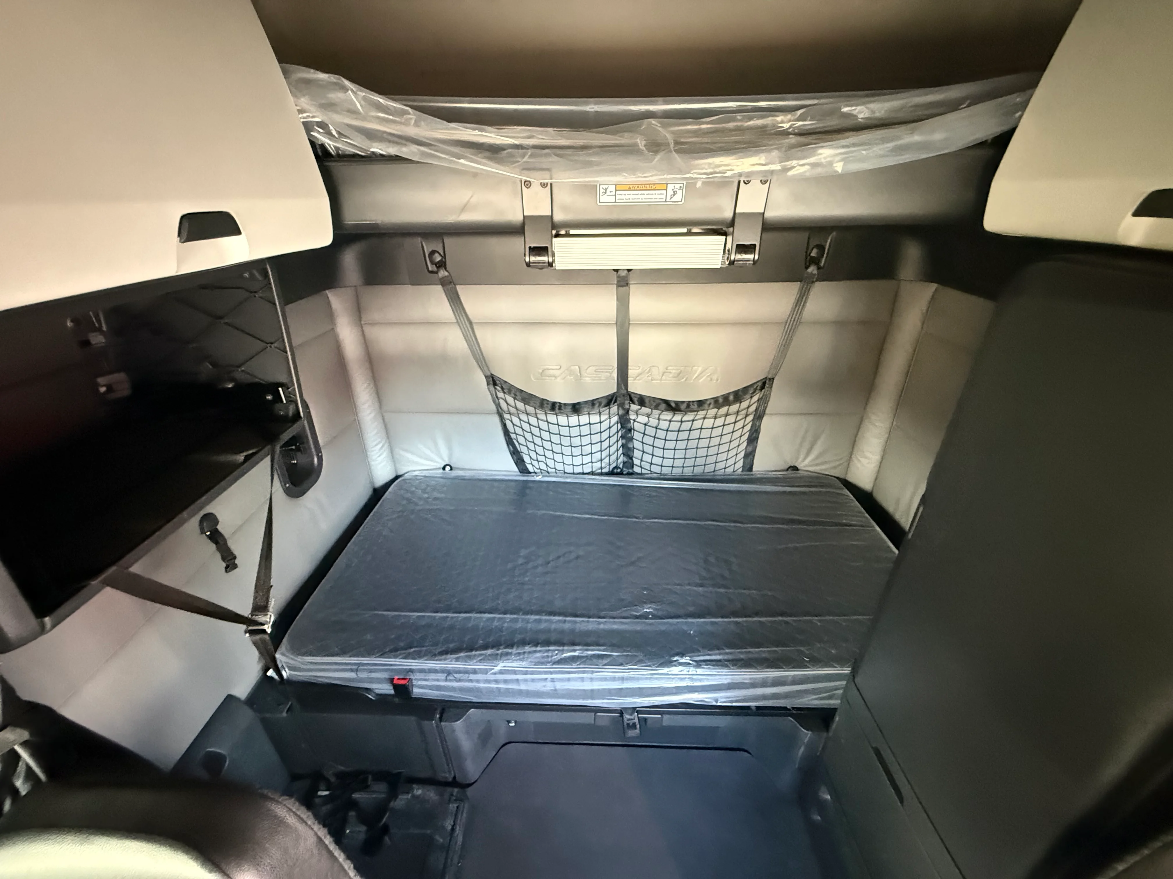 2022 Freightliner Cascadia in Tolleson, AZ — photo 15