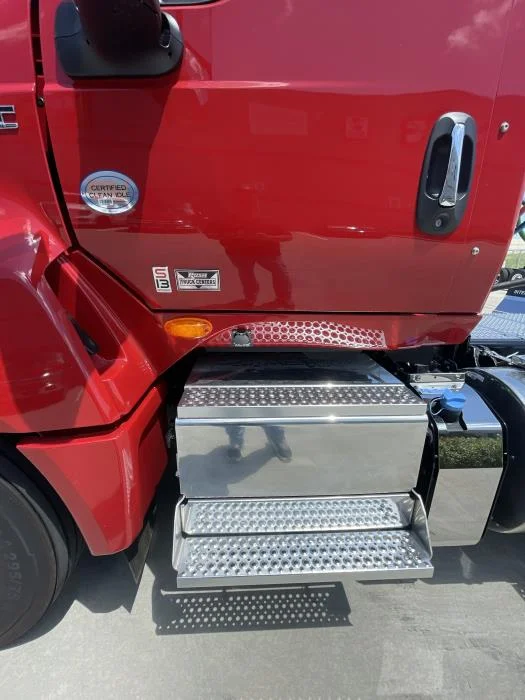 2027 International LT — photo 4