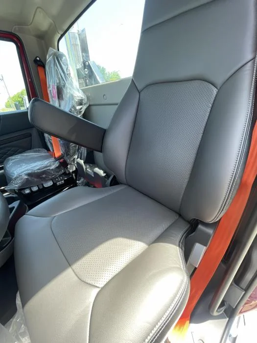 2027 International LT — photo 10