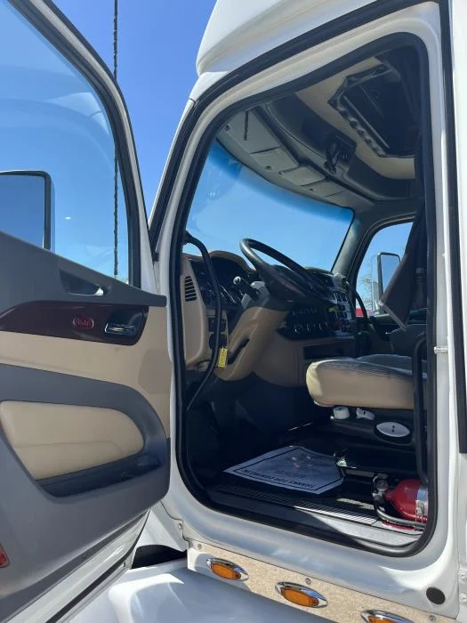 2015 Peterbilt 579 - image 11