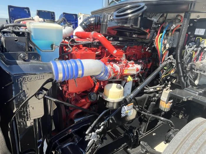 2015 Peterbilt 579 - image 9