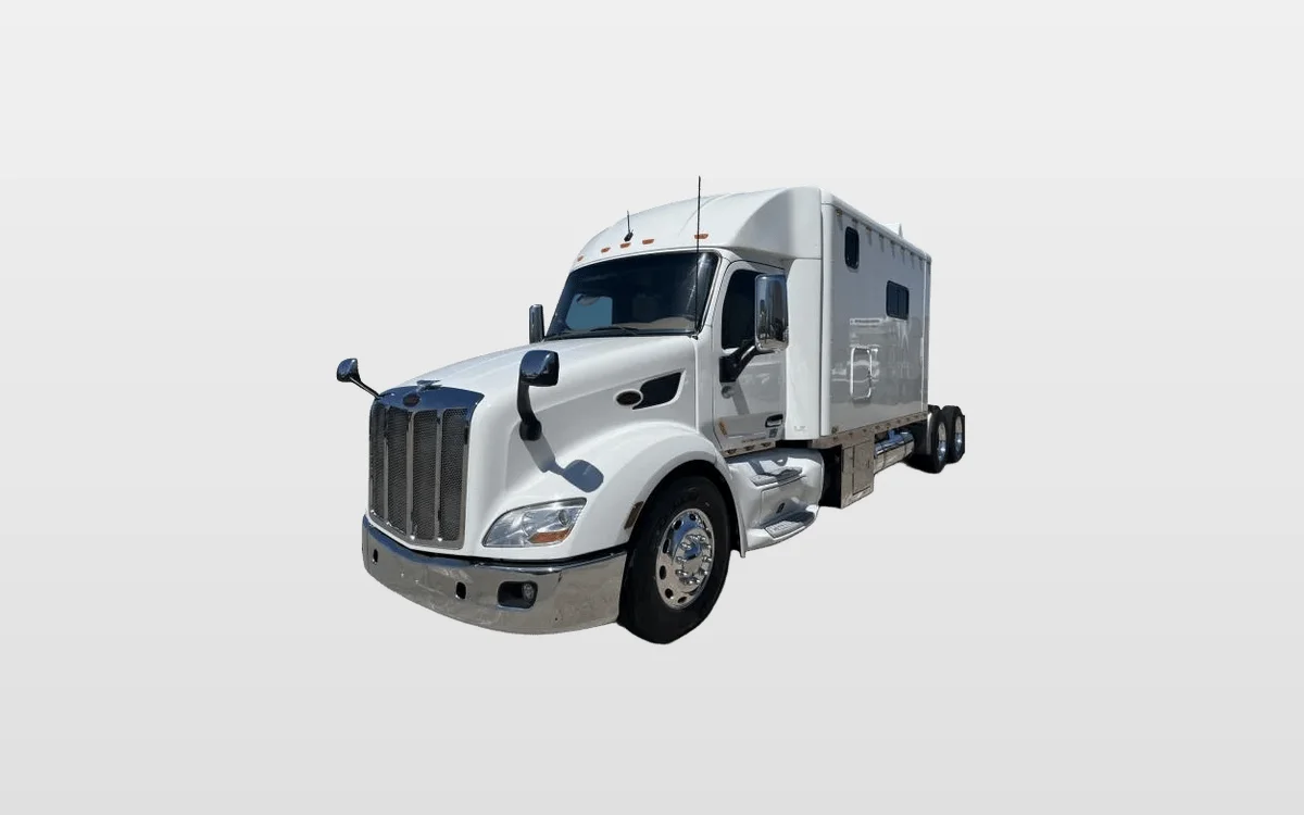2015 Peterbilt 579 - image 1
