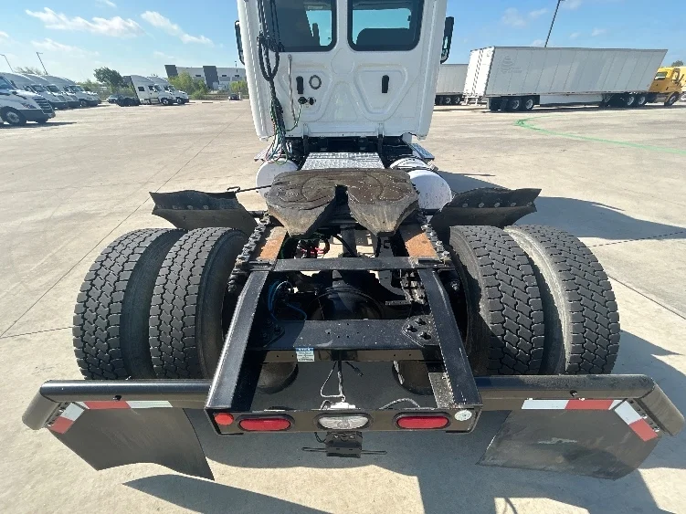 2020 Freightliner Cascadia - image 6