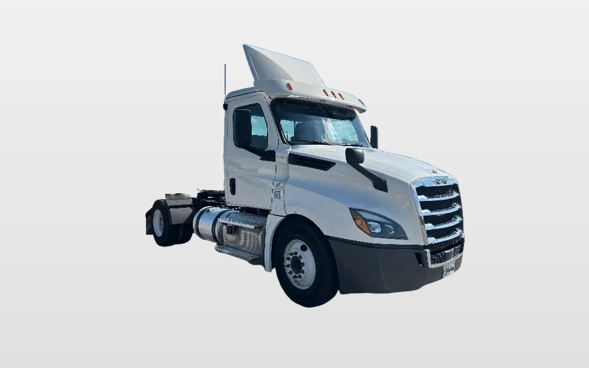 2020 Freightliner Cascadia - image 1