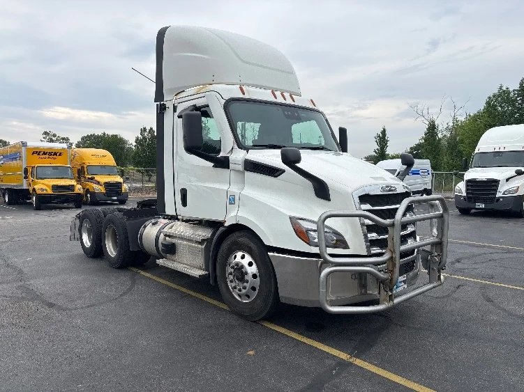 2020 Freightliner Cascadia in Brook Park, OH