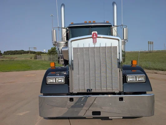 2027 Kenworth W900 in Salina, KS — photo 9
