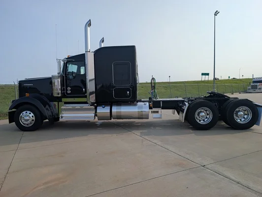 2027 Kenworth W900 in Salina, KS — photo 12