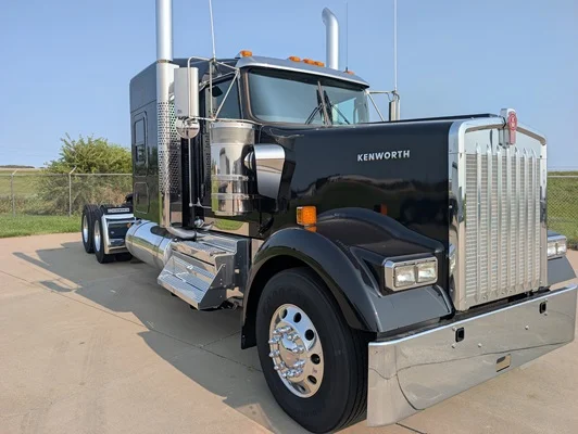 2027 Kenworth W900