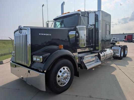 2027 Kenworth W900 in Salina, KS — photo 2