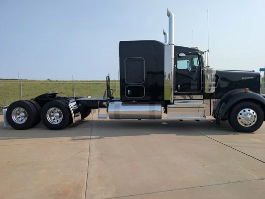 2027 Kenworth W900 in Salina, KS — photo 11