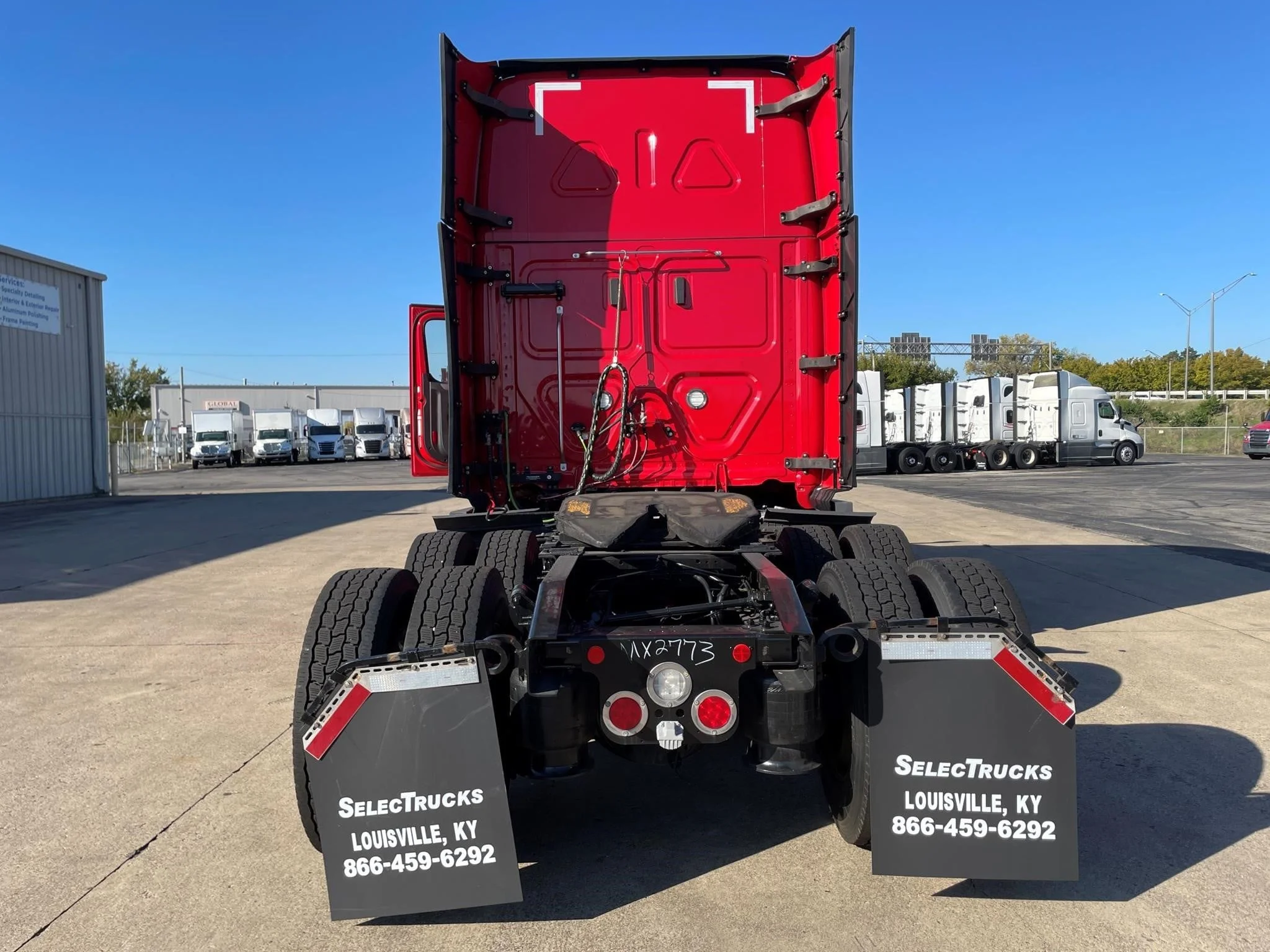 2022 Freightliner Cascadia in Louisville, KY — photo 2