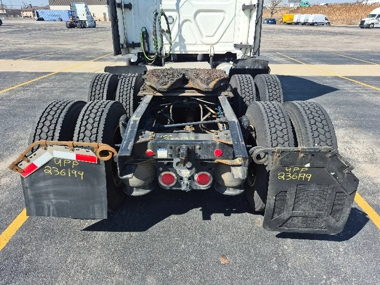 2023 Freightliner Cascadia - image 6