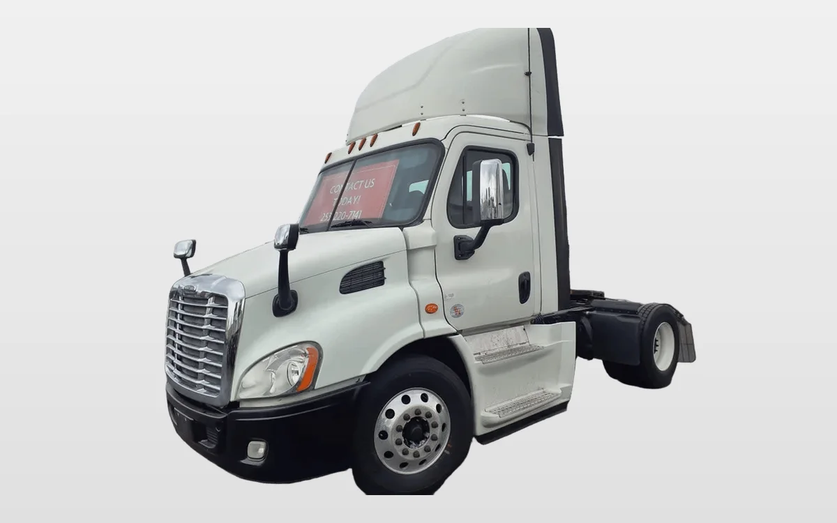 2015 Freightliner Cascadia - image 1