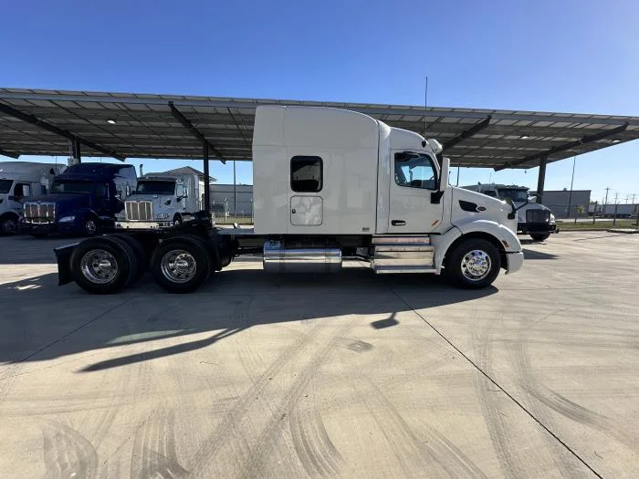 2022 Peterbilt 579 in San Antonio, TX — photo 2