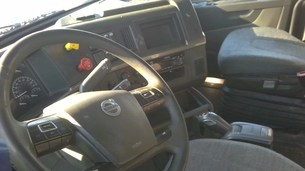 2019 Volvo VNL 760 - image 10