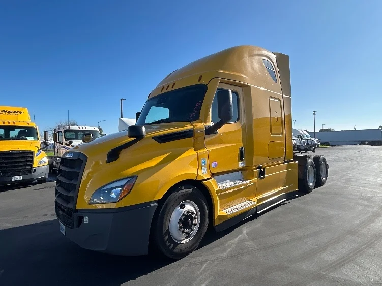 2022 Freightliner Cascadia - image 3