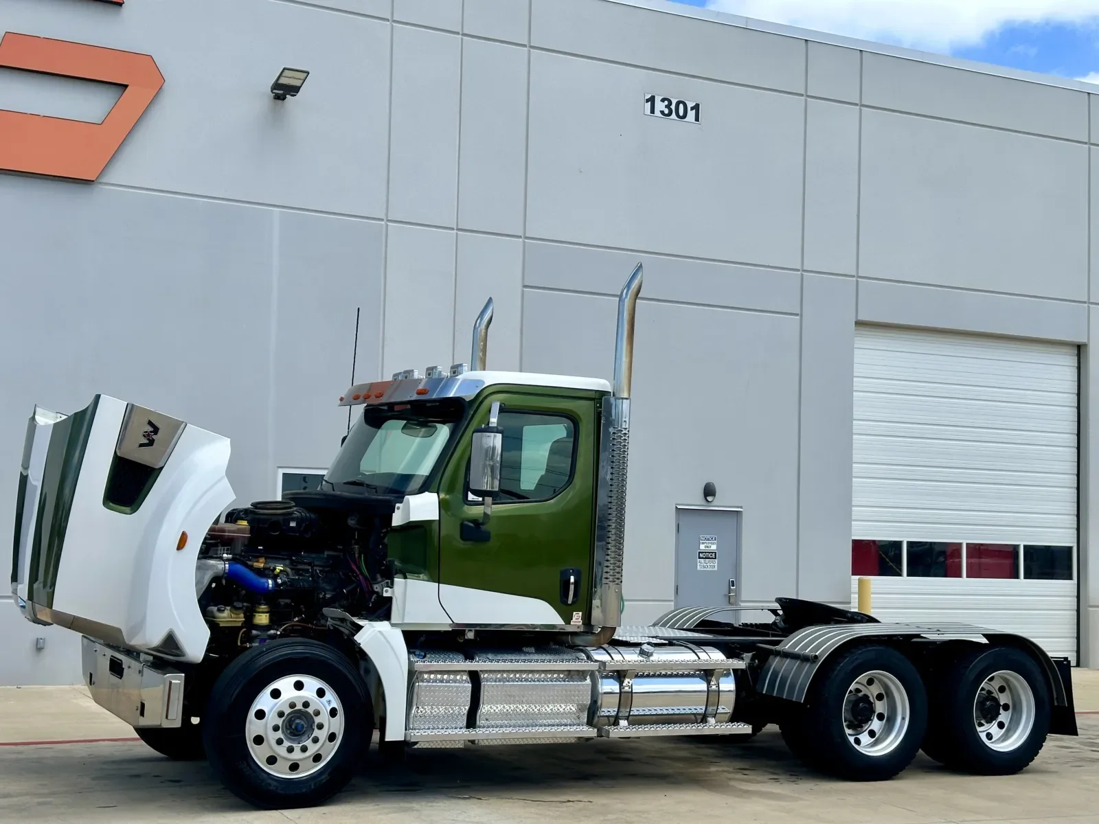 2023 Western Star 4900 in Hutchins, TX — photo 8