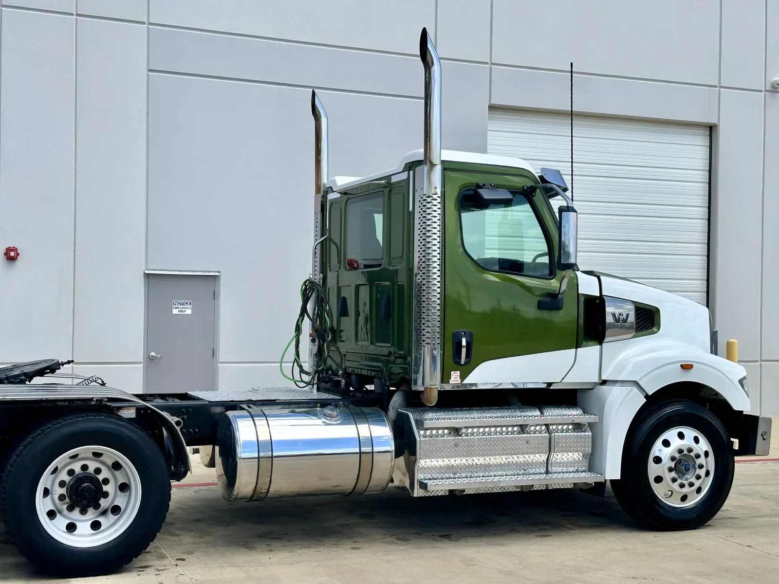 2023 Western Star 4900 in Hutchins, TX — photo 9