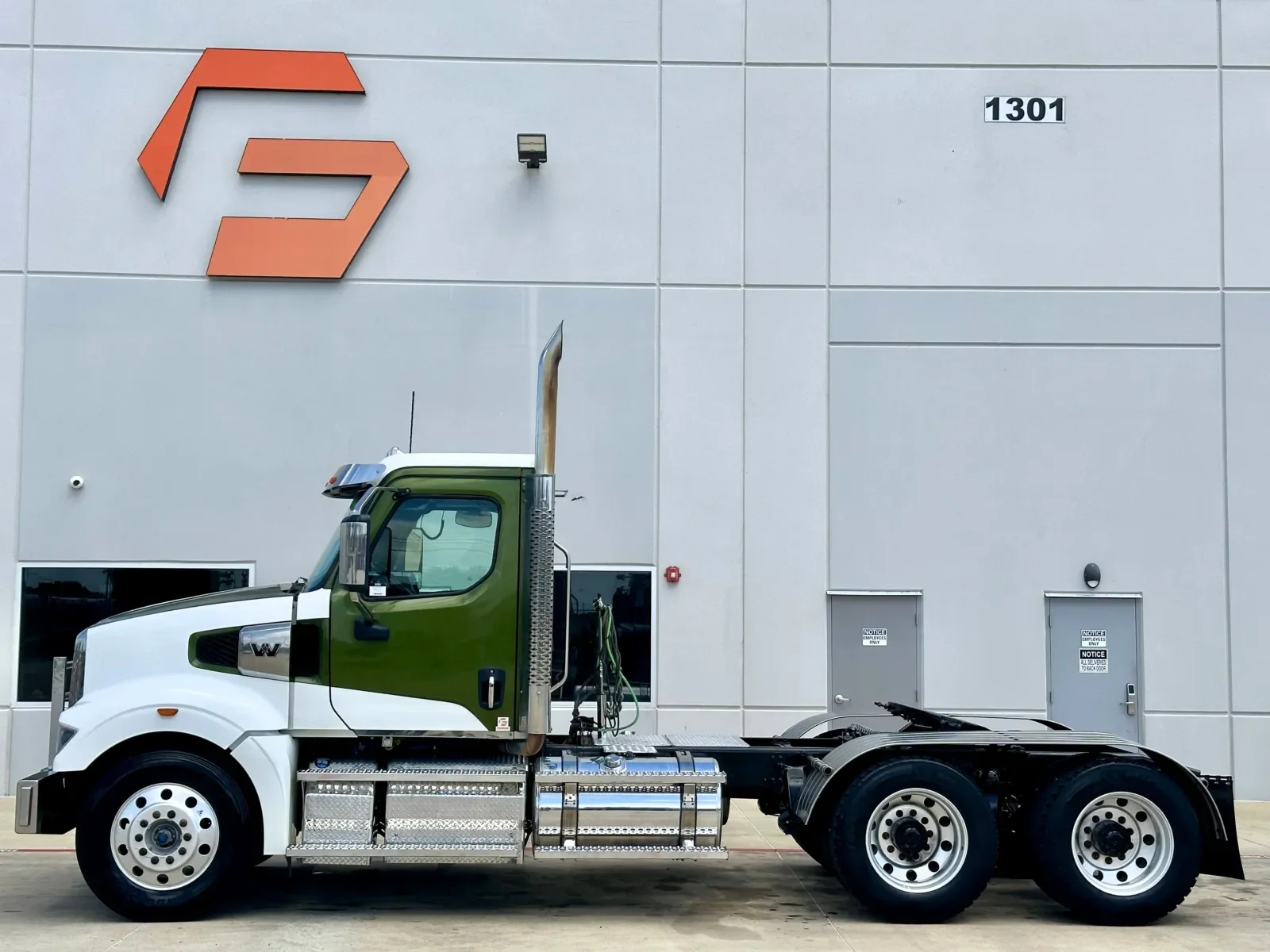 2023 Western Star 4900 in Hutchins, TX — photo 4