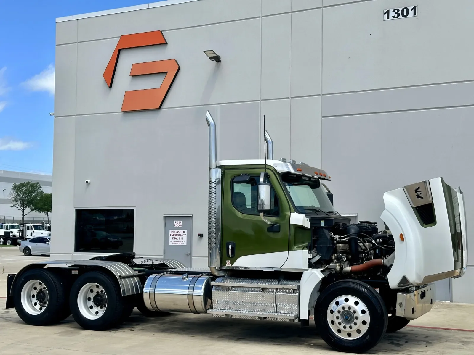 2023 Western Star 4900 in Hutchins, TX — photo 7