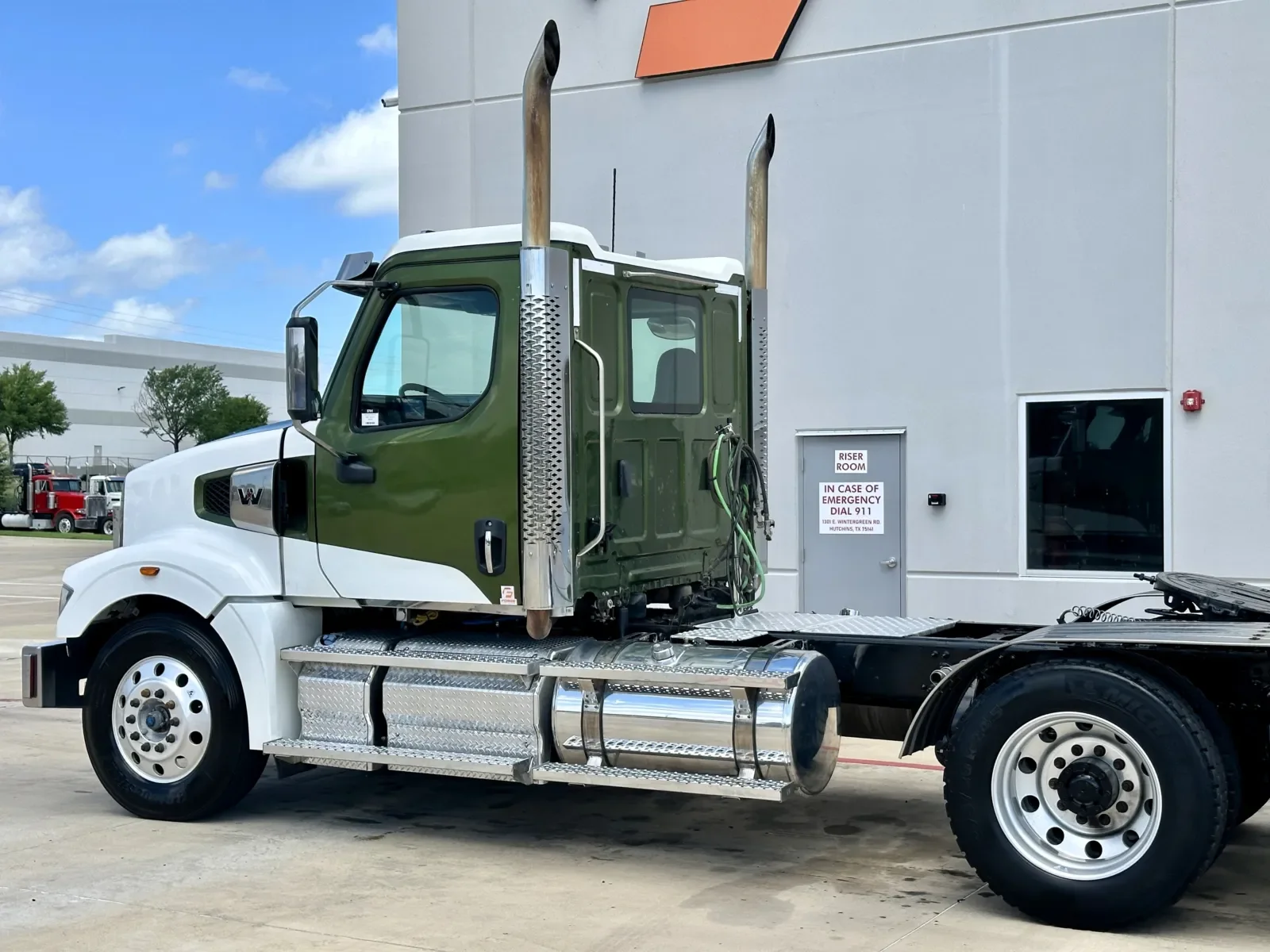 2023 Western Star 4900 in Hutchins, TX — photo 10