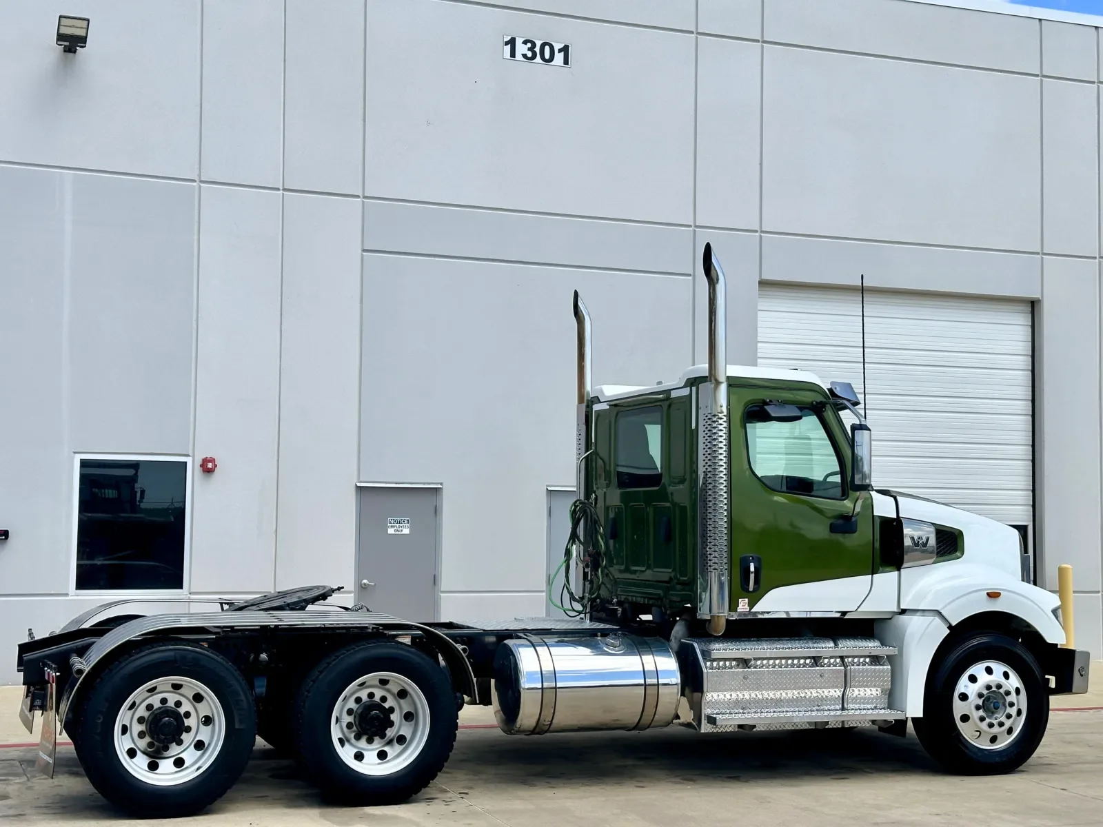 2023 Western Star 4900 in Hutchins, TX — photo 5