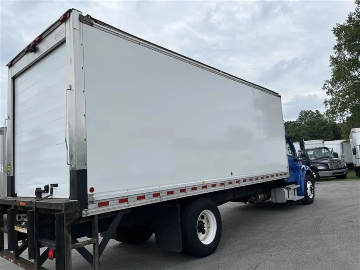 2018 Freightliner M2 106 in Beltsville, MD — photo 4