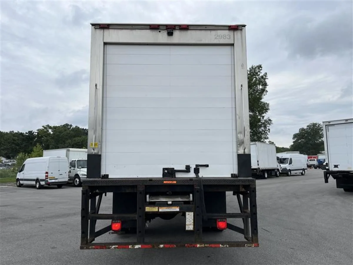 2018 Freightliner M2 106 in Beltsville, MD — photo 5