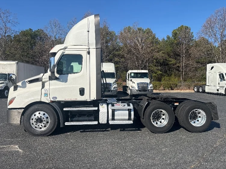 2021 Freightliner Cascadia in Concord, NC — photo 4