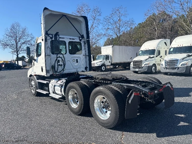 2021 Freightliner Cascadia in Concord, NC — photo 5