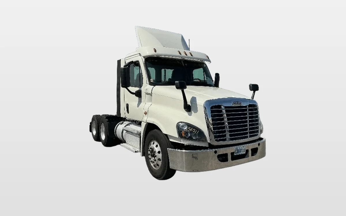 2019 Freightliner Cascadia - image 1