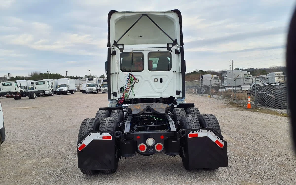 2019 Freightliner Cascadia in Birmingham, AL — photo 5