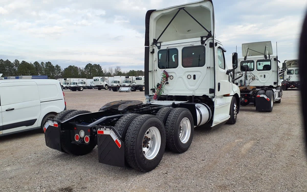 2019 Freightliner Cascadia in Birmingham, AL — photo 4