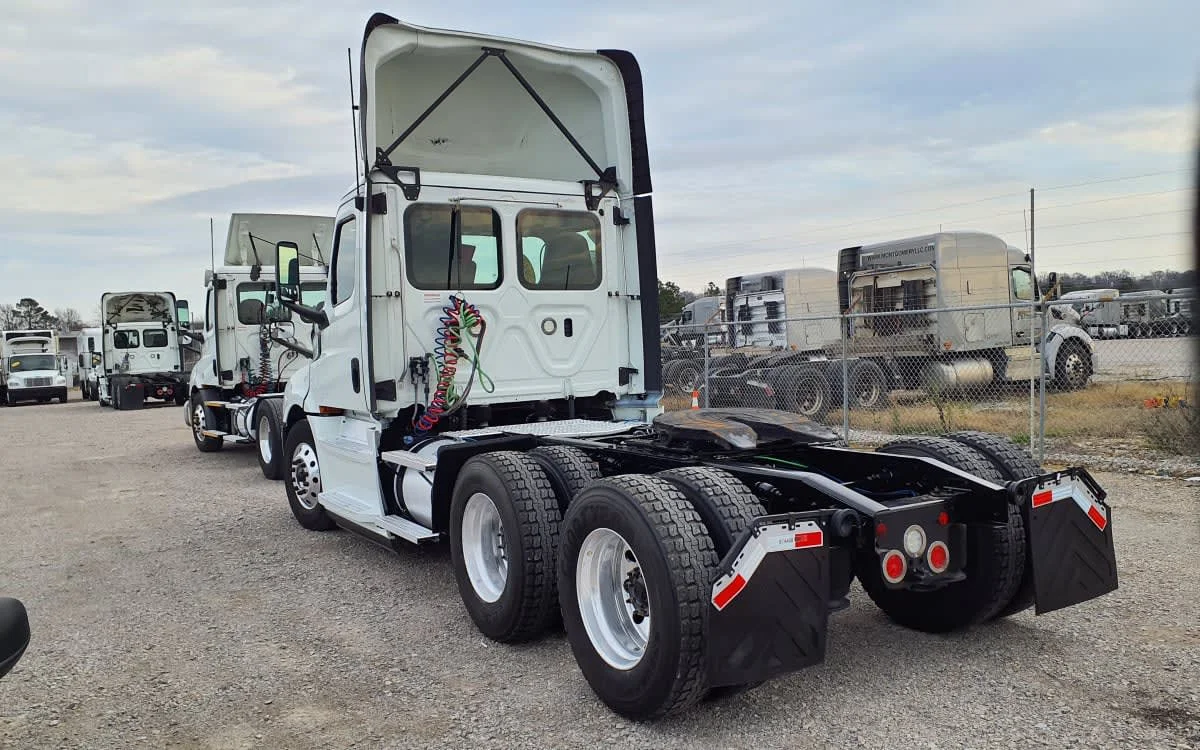 2019 Freightliner Cascadia in Birmingham, AL — photo 6