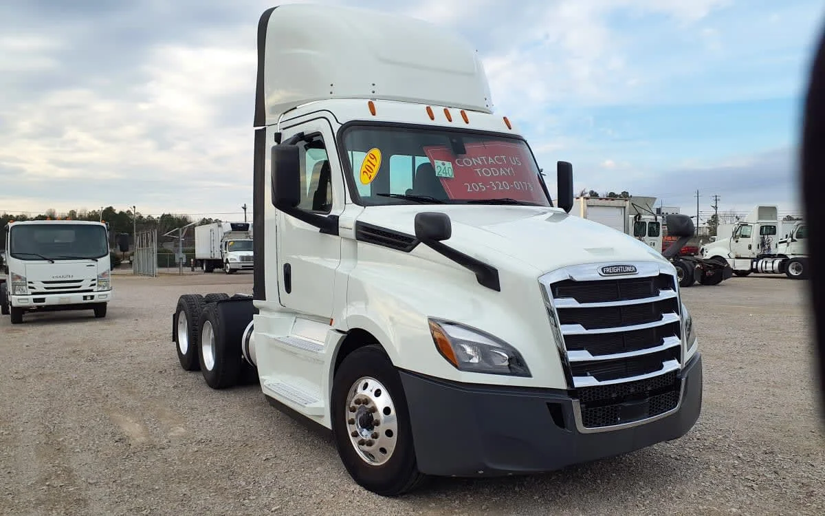 2019 Freightliner Cascadia in Birmingham, AL — photo 3