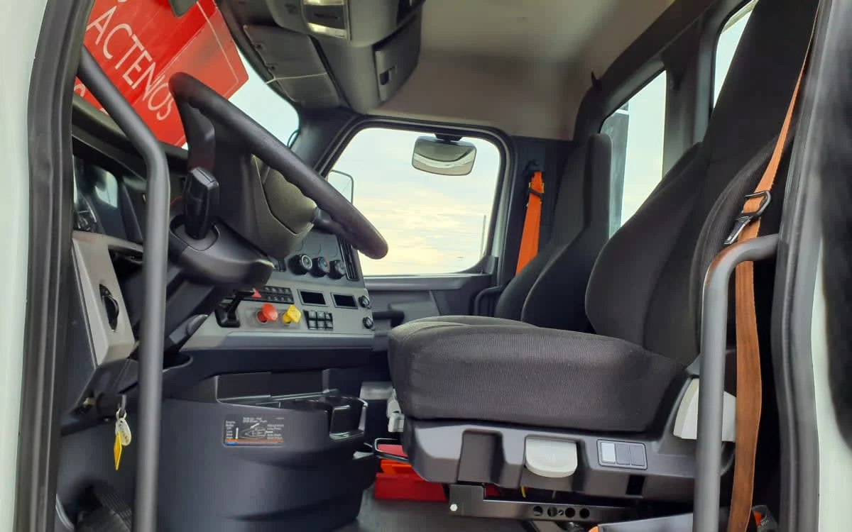 2019 Freightliner Cascadia in Birmingham, AL — photo 7