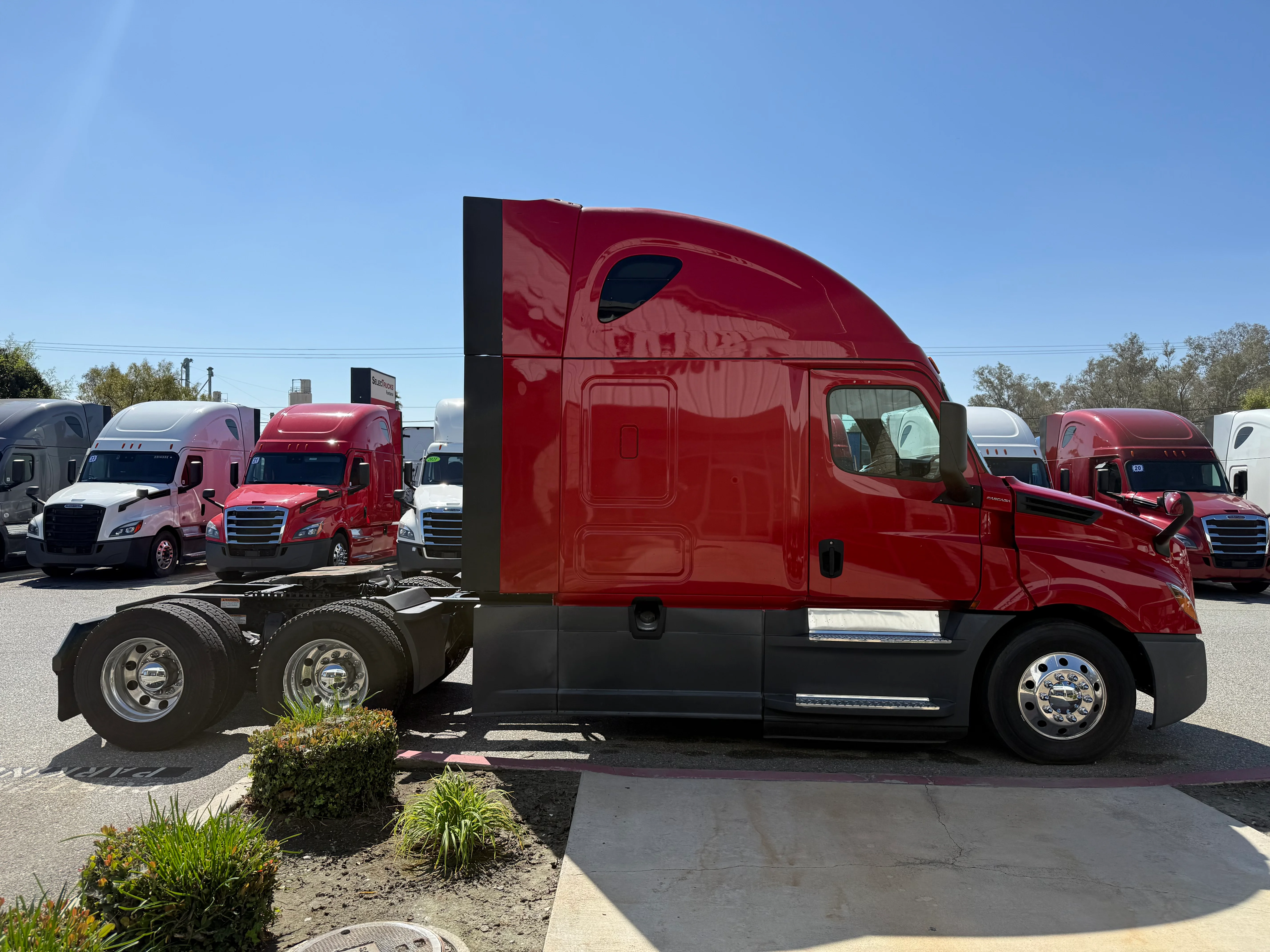 2020 Freightliner Cascadia in Selectrucks Fontana, CA — photo 8