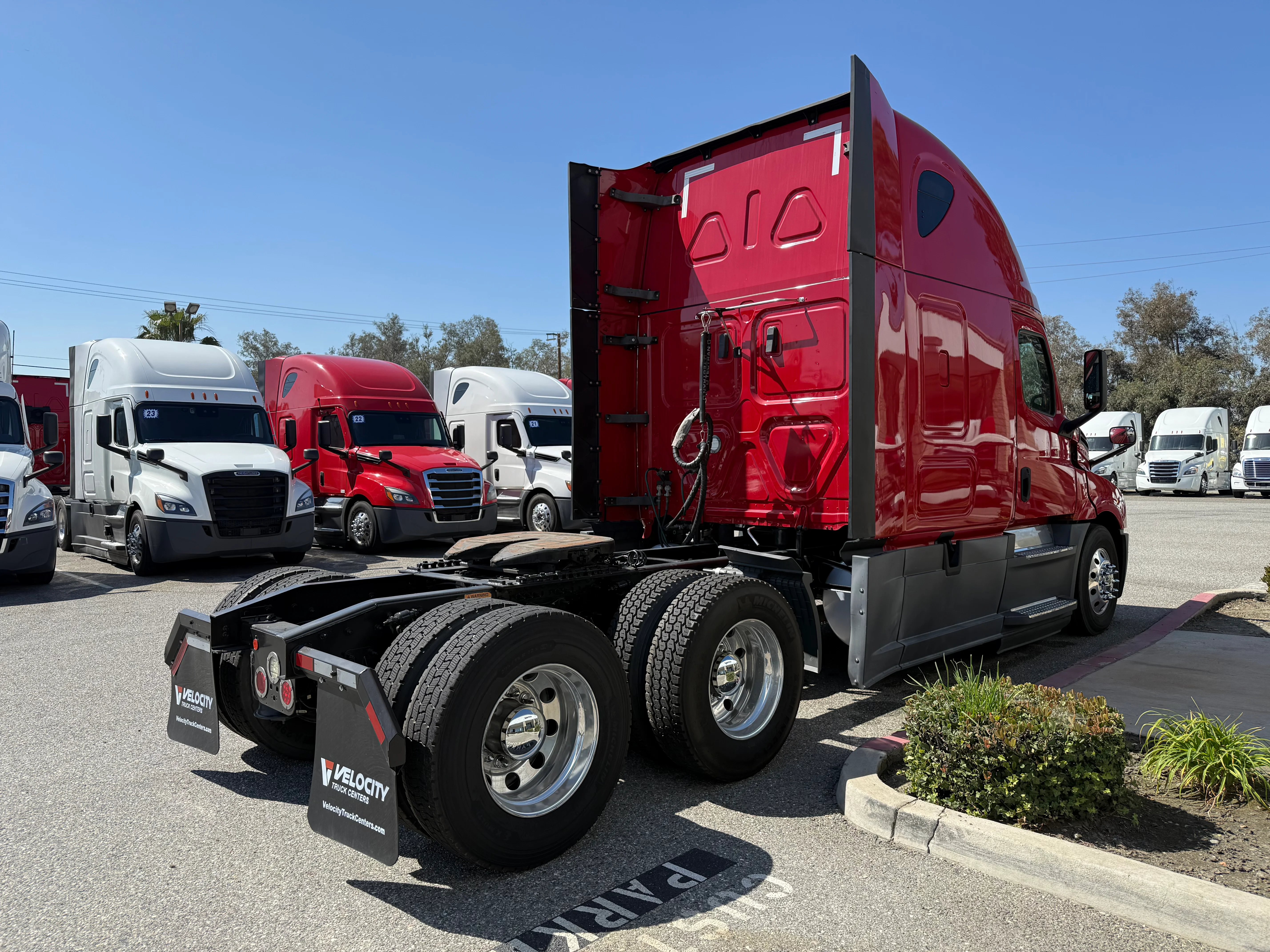 2020 Freightliner Cascadia in Selectrucks Fontana, CA — photo 7