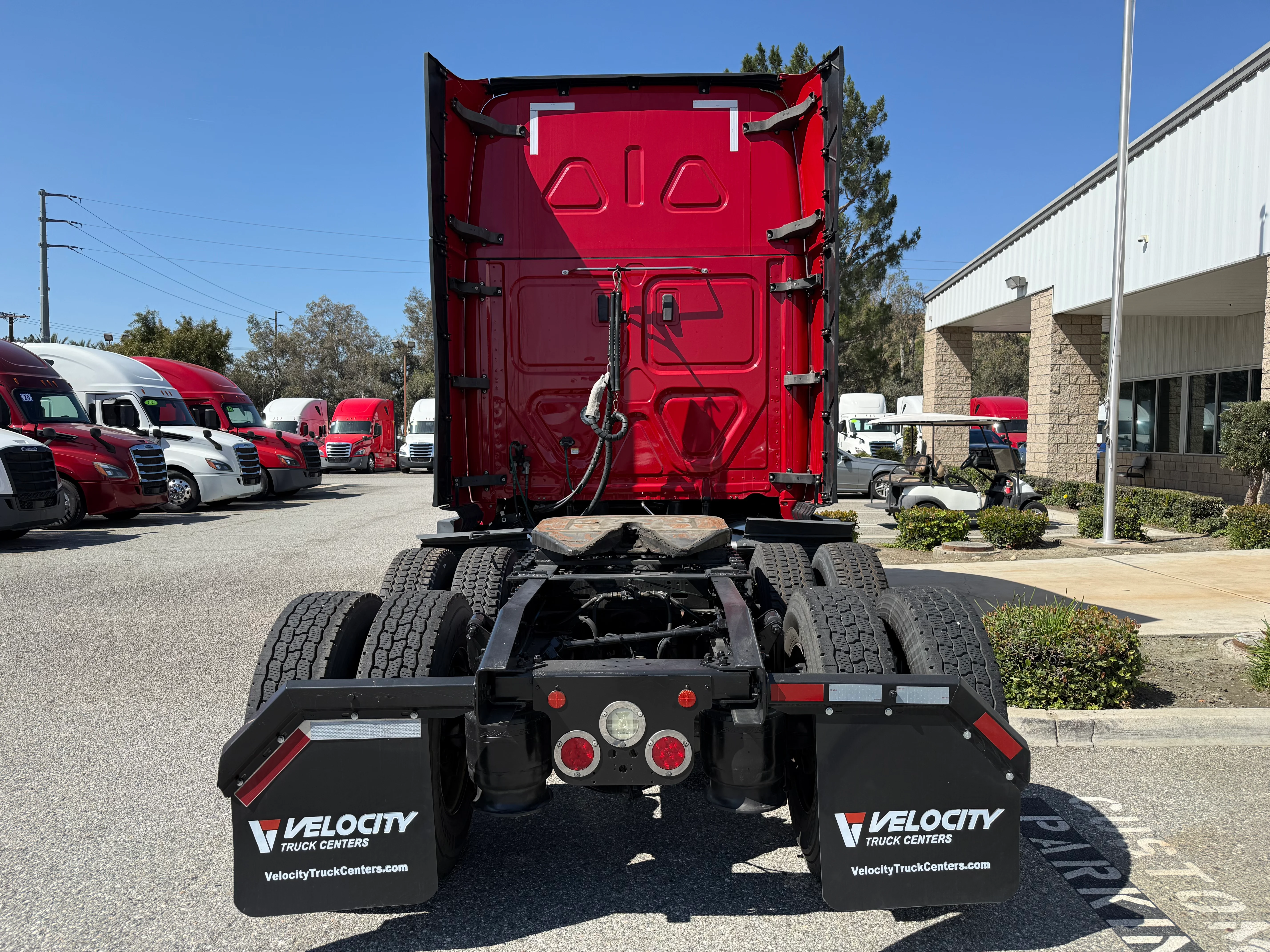 2020 Freightliner Cascadia in Selectrucks Fontana, CA — photo 6