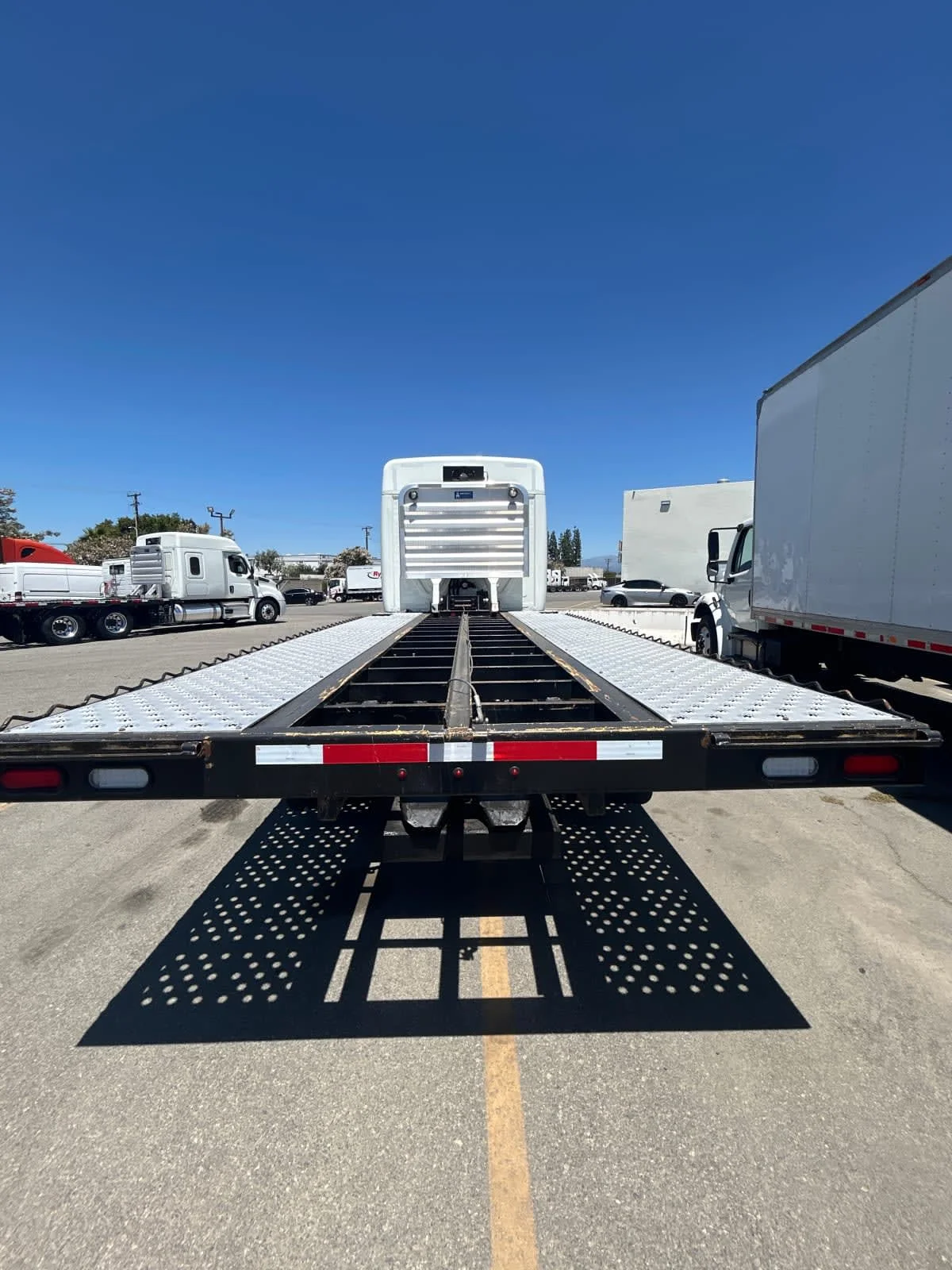 2020 Freightliner Cascadia in Fontana, CA — photo 8