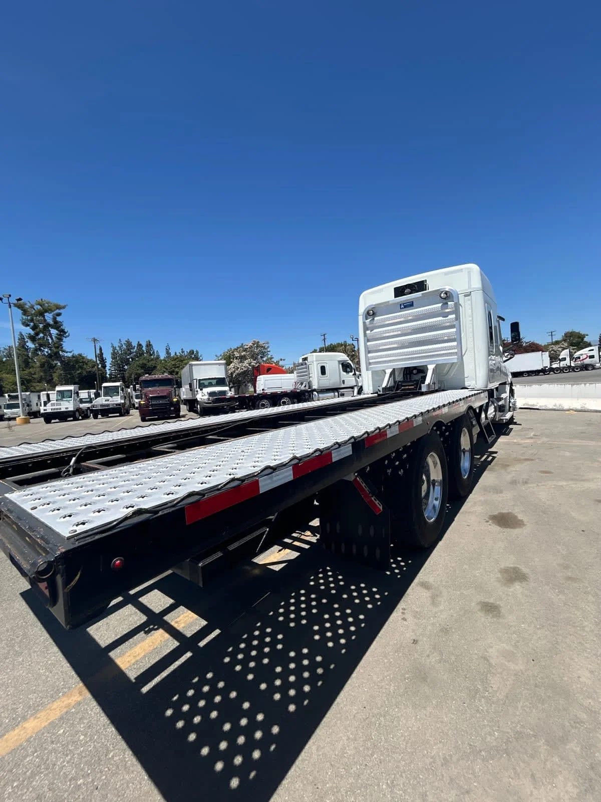 2020 Freightliner Cascadia in Fontana, CA — photo 4