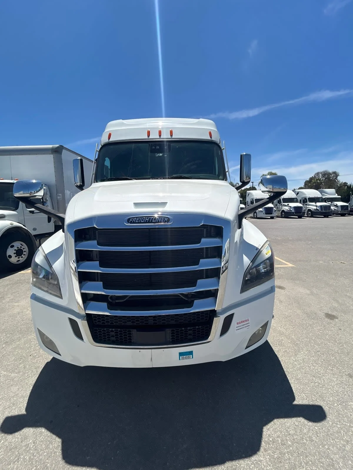 2020 Freightliner Cascadia in Fontana, CA — photo 2